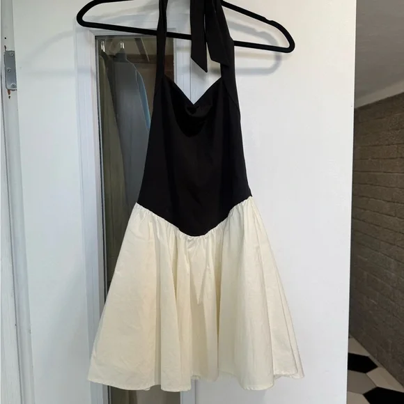 Aritzia courtyard poplin dress - Picture 4 of 5